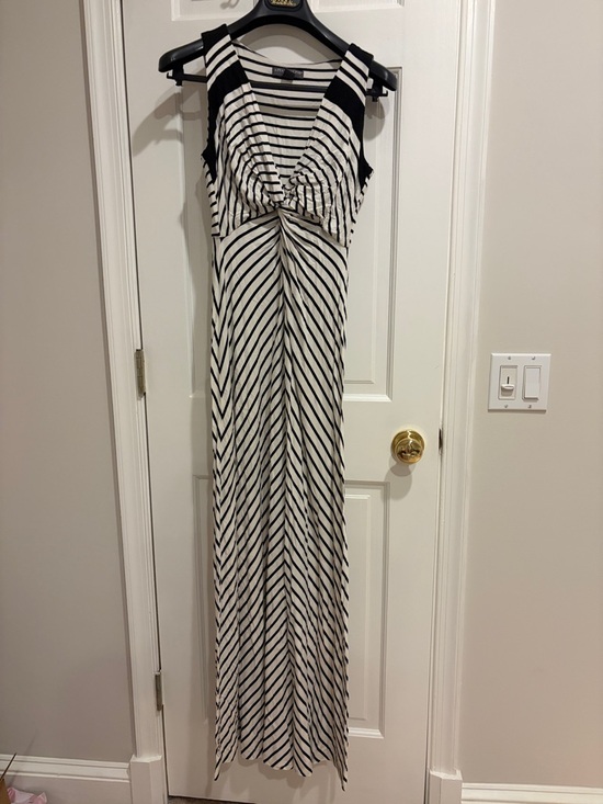 A Pea in the Pod Dresses & Skirts - A Pea in the Pod Black & White Striped Maxi Dress